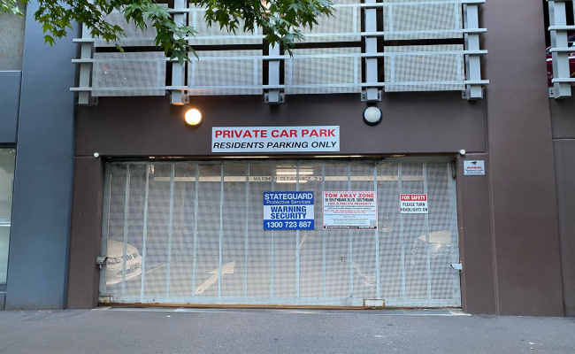 Great Parking space near Eureka Skydeck. Access to PWC, 2 Southbank Boulevard, Langham