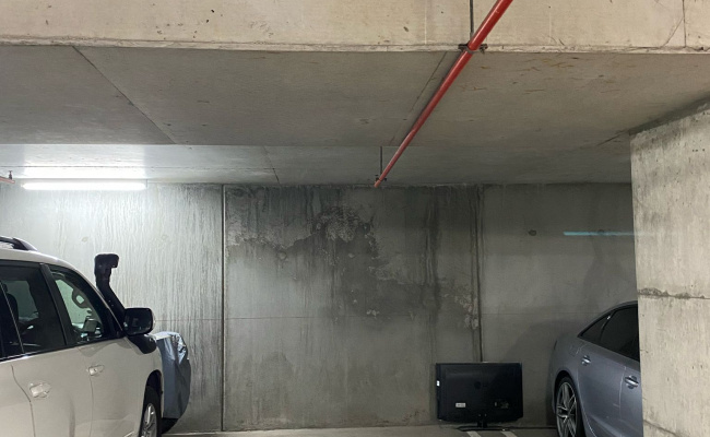 Great Parking space near Eureka Skydeck. Access to PWC, 2 Southbank Boulevard, Langham