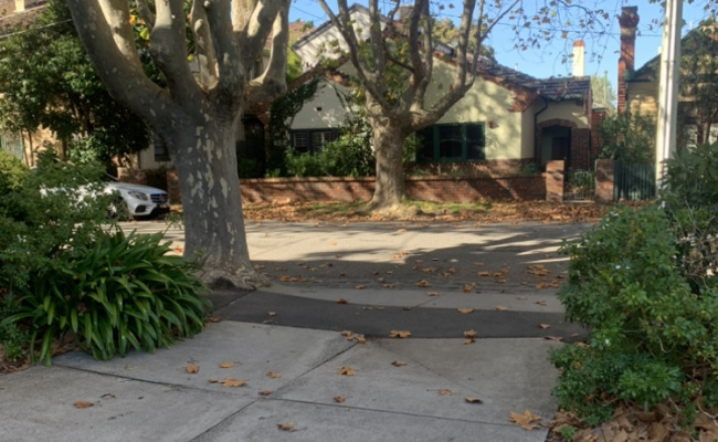 Elwood - Safe Hidden Lot close to Public Transport 