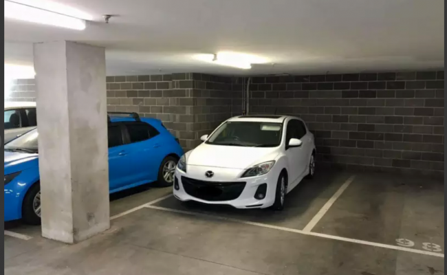 Southbank - Secure Southgate Parking next to HWT, IBM, Langham Hotel, near Flinders Station