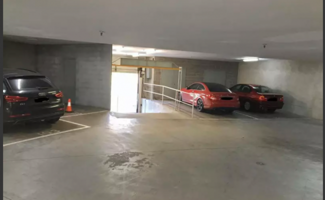 Southbank - Secure Southgate Parking next to HWT, IBM, Langham Hotel, near Flinders Station