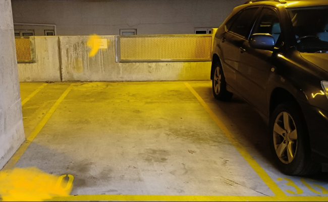 Melbourne - Great Parking opposite to Southern Cross Station