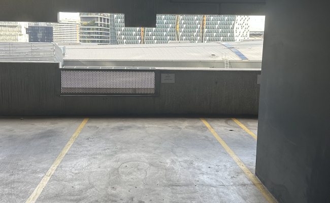 This indoor lot parking space is located in the middle of the CBD (Melbourne) Spot #212