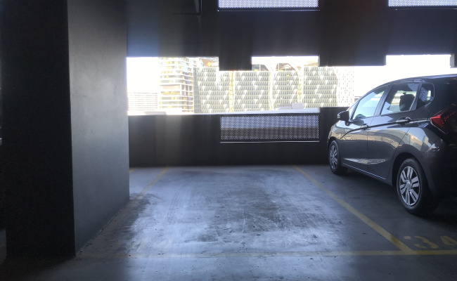 Great indoor lot parking space is located in Melbourne and available to lease.