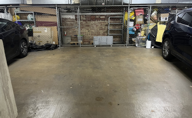 Secure Lock-Up Garage - 24/7 Access - CCTV - Spencer St - 12 min walk to Southern Cross - bus/tram
