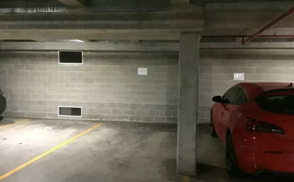 Melbourne - Secure Basement Parking close to Free Tram Zone