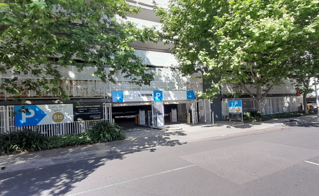 Secure Unreserved Parking on St Kilda Road