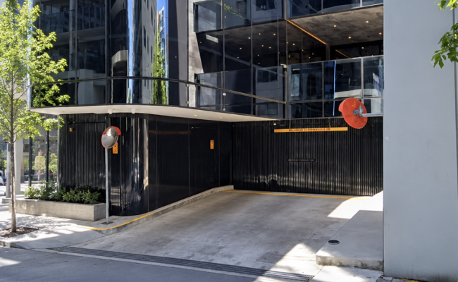 Fantastic Location Near CBD, Albert Park & South Yarra & Secure Underground Parking