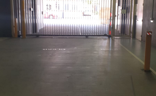 Pristine Parking Near Claremont Train line