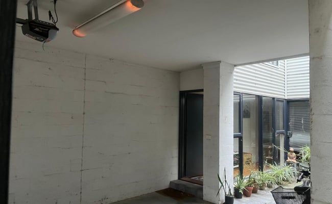 Great parking space 2 min walk from 96 Tram final stop and Ceres