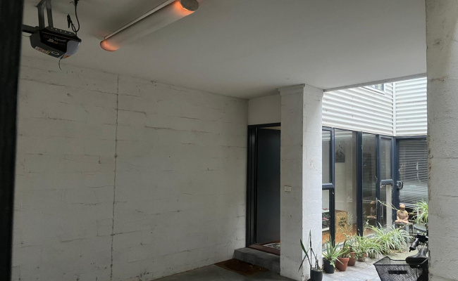 Great parking space 2 min walk from 96 Tram final stop and Ceres