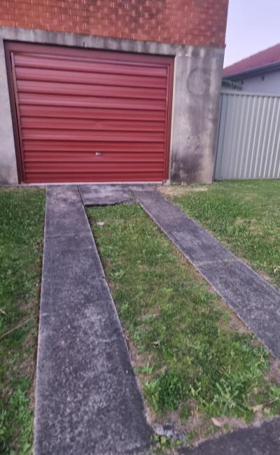Garage and driveway, 2 spots