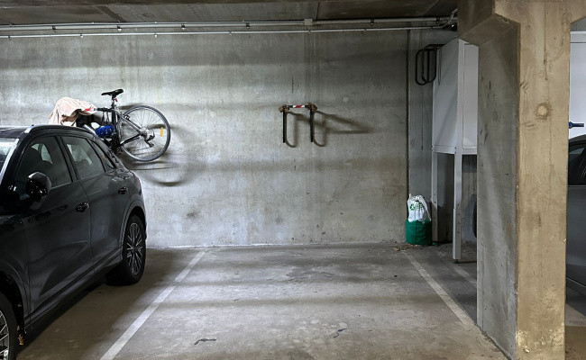Great space parking close to CBD in a quiet suburb