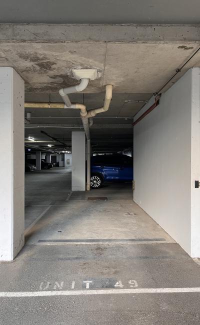 Secure parking space in Southbank. Close to transport lines and the City