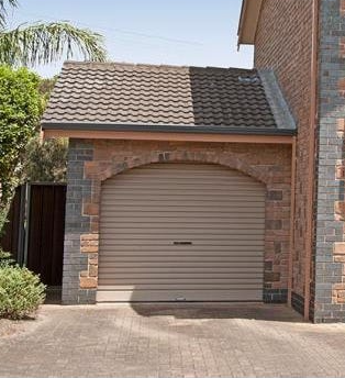 Teringie - Great Driveway Parking in a Residential Area