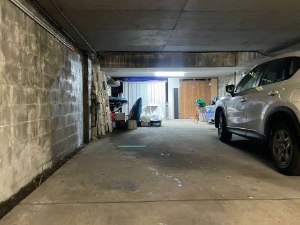 Overnight short-term Parking next to Darling harbour