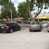 Great space in front of local convenience store, close to public transports.