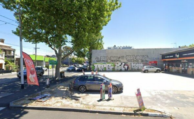Richmond - Great Outside Parking Near Tram Station