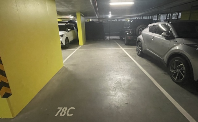 Carlton - Cheap Tandem Parking in CBD Near QVM