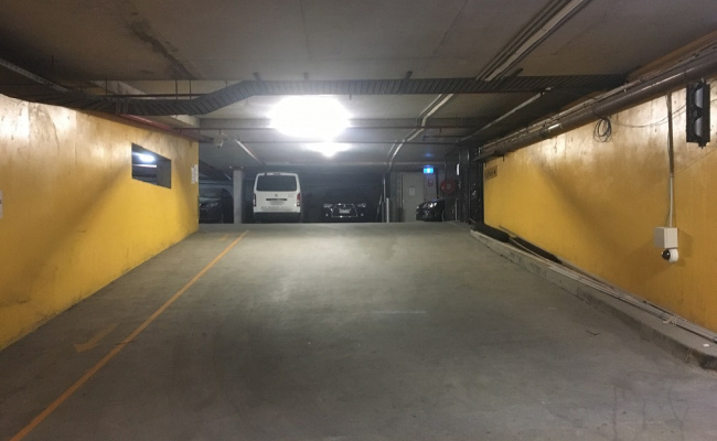 Carlton - Safe Parking near Central Station & UNI