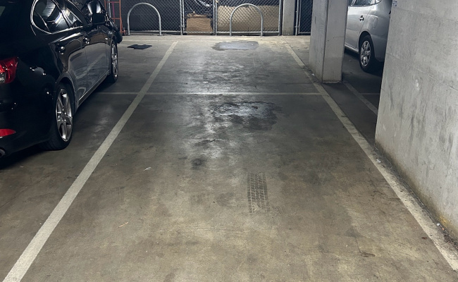Swanston St. Parking Near UniMelb & CBD