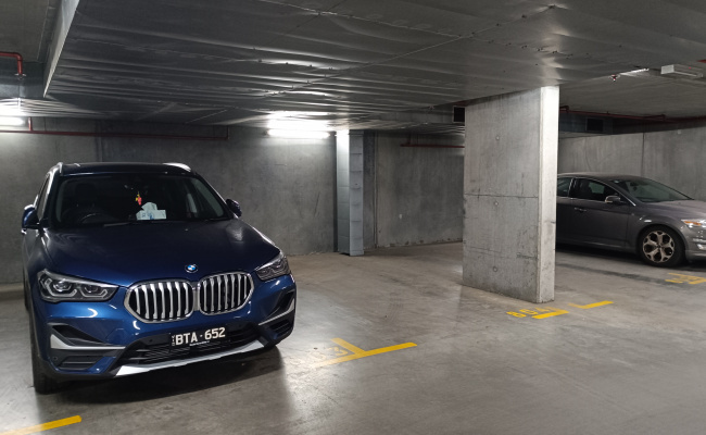 Secure, clean park near tram stops, CBD and Uni Melbourne