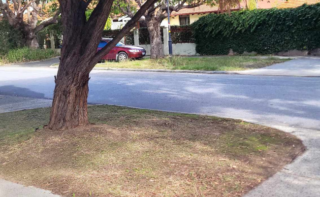 Convenient outdoor space WEEKENDS PARKING ONLY