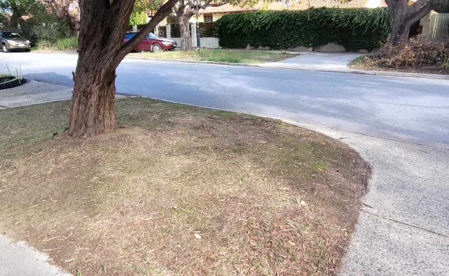 Convenient outdoor space WEEKENDS PARKING ONLY