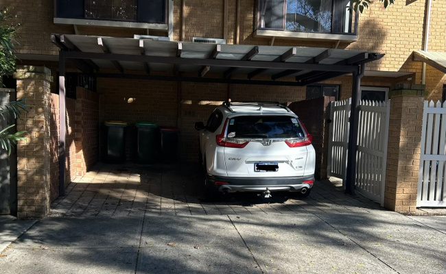 Undercover car bay 5mins walk from QEII Medical Centre, SCGH, PCH etc