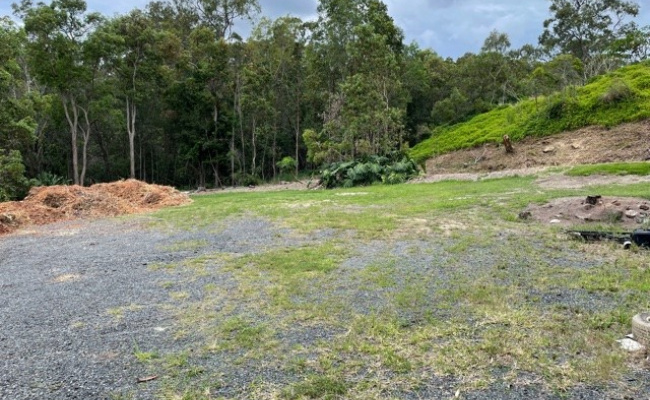 Mudgeeraba - Safe Open Space for Boat, Caravan or Bus (monthly rent is PER VEHICLE)
