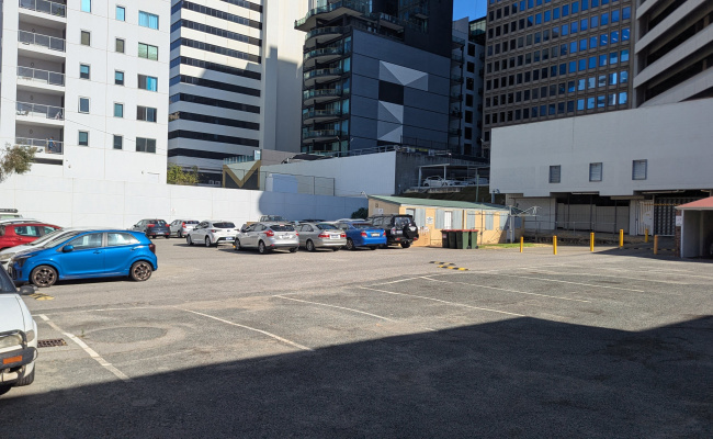 Great Outdoor Parking Space close to Elizabeth Quay & CBD