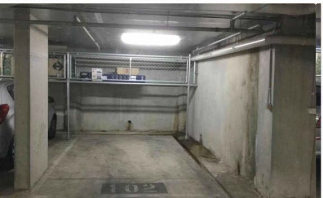 Car Park Thames St Box Hill one min walk to hospital. REQUIRED MINIMUM 4 MONTHS BOOKING