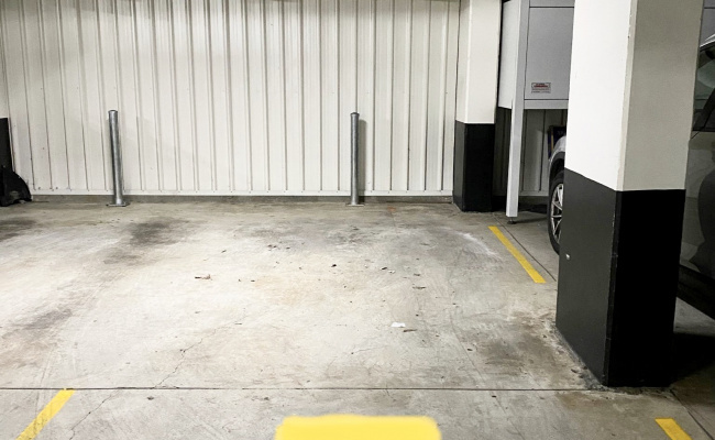 Waitara / Hornsby - Secure Car Parking Space Near both Stations