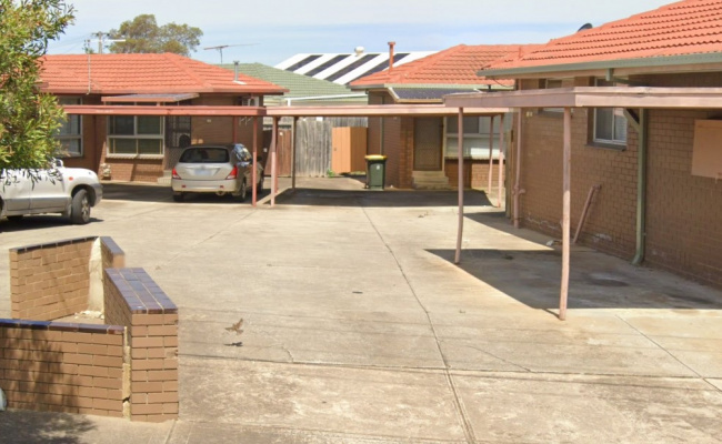 Hoppers Crossing - Great Outdoor Parking Near Train Station