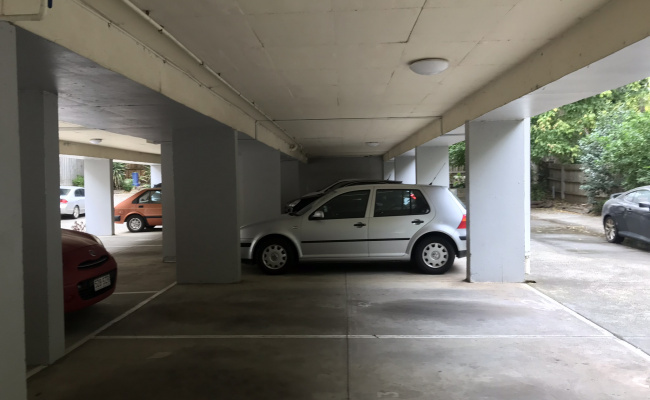 Central Location off Toorak Road Offices Chapel Street Local businesses 24/7 Easy Access