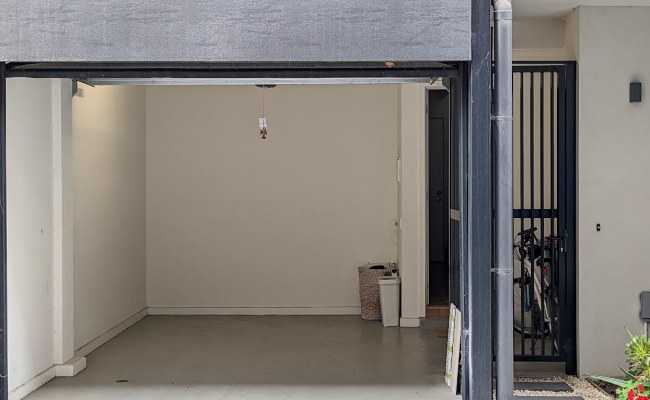 Lock up garage in Port Melbourne