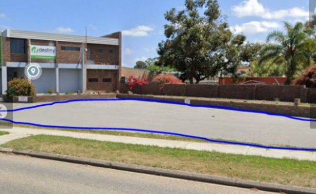 Middle Swan - Great Outside Parking for Regular Vehicles (Van, SUV, Motorbike, etc.)