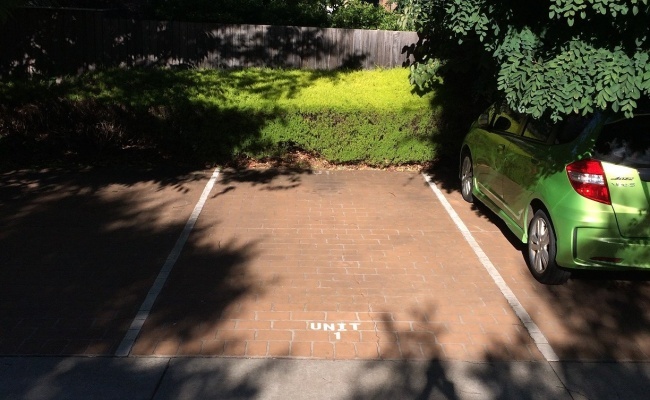 Braddon car park in quiet complex 15 min from city