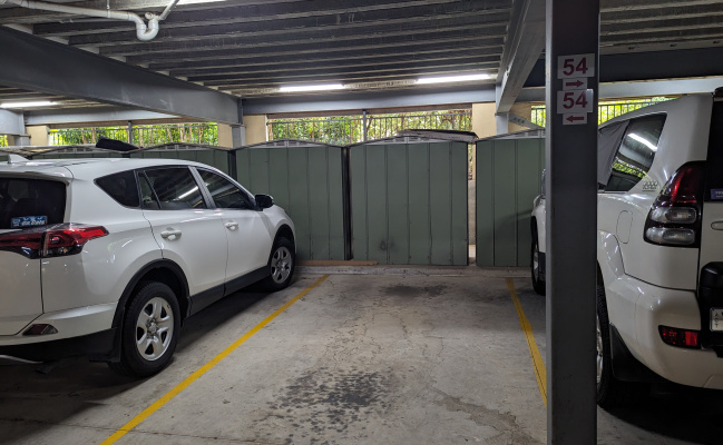 Secure garage, 5 min walk from Canberra centre, 2min walk to Lonsdale st