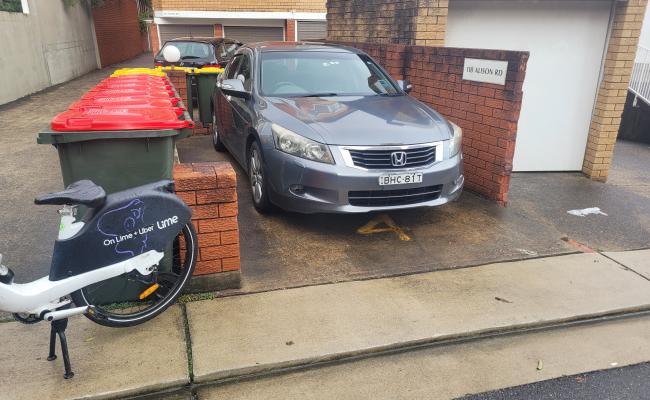 Randwick - Great Outdoor Parking Near Tram Station