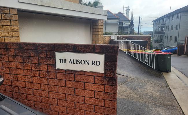 Randwick - Great Outdoor Parking Near Tram Station