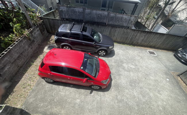 Great parking space in the corner of Roma park
