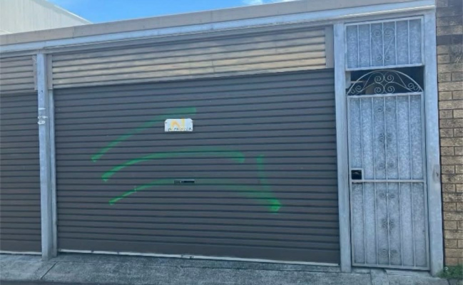 Lock Up Garage Space Near Sydenham Station Metro Line