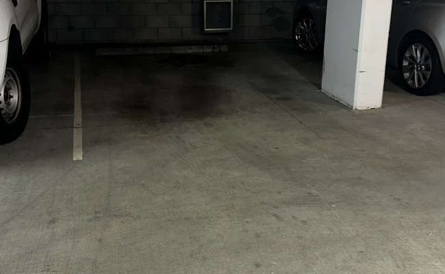 Great safe parking Spring Hill - close to CBD.