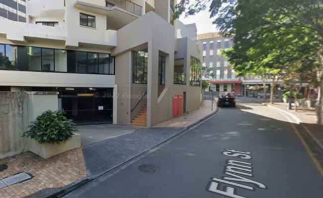 Great safe parking Spring Hill - close to CBD.