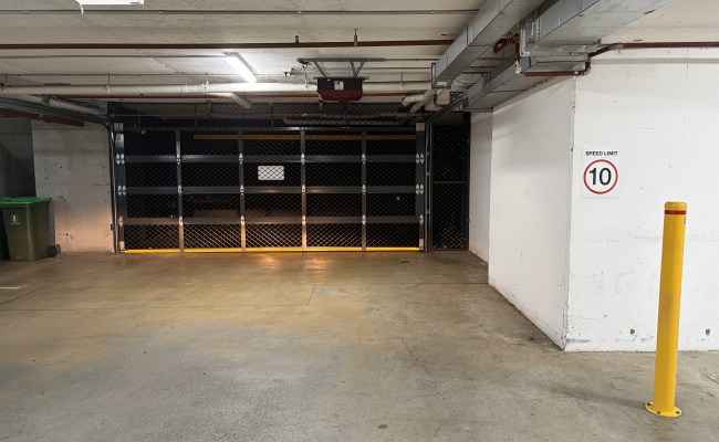 Secure indoor parking, 7 min to station and 3 min to westfield