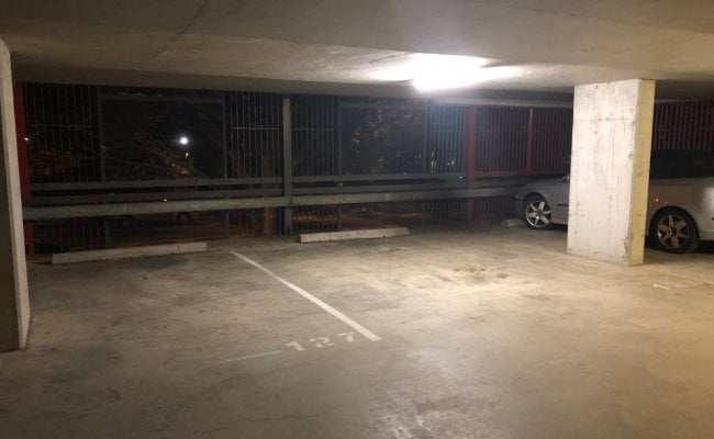 Teneriffe - Secure Parking next to Bus and Ferry