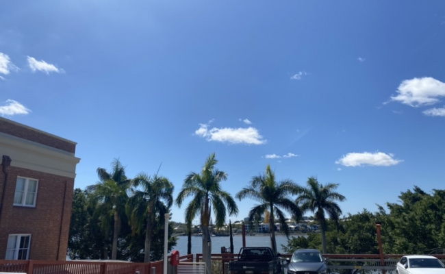 Rooftop parking space in Teneriffe! Next to ferry, and main bus stop routes(including 60 cityglider)