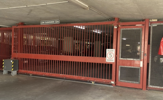 Rooftop parking space in Teneriffe! Next to ferry, and main bus stop routes(including 60 cityglider)