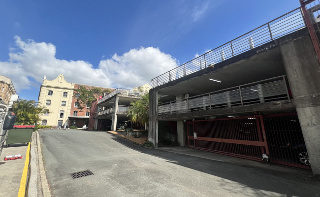 Great car space near Gaswork, Teneriffe ferry, city glider and bus stop
